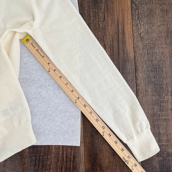 Tilley Stretch Merino Turtleneck Sweater Merino Wool * flaws * Size Medium Cream - Picture 16 of 16